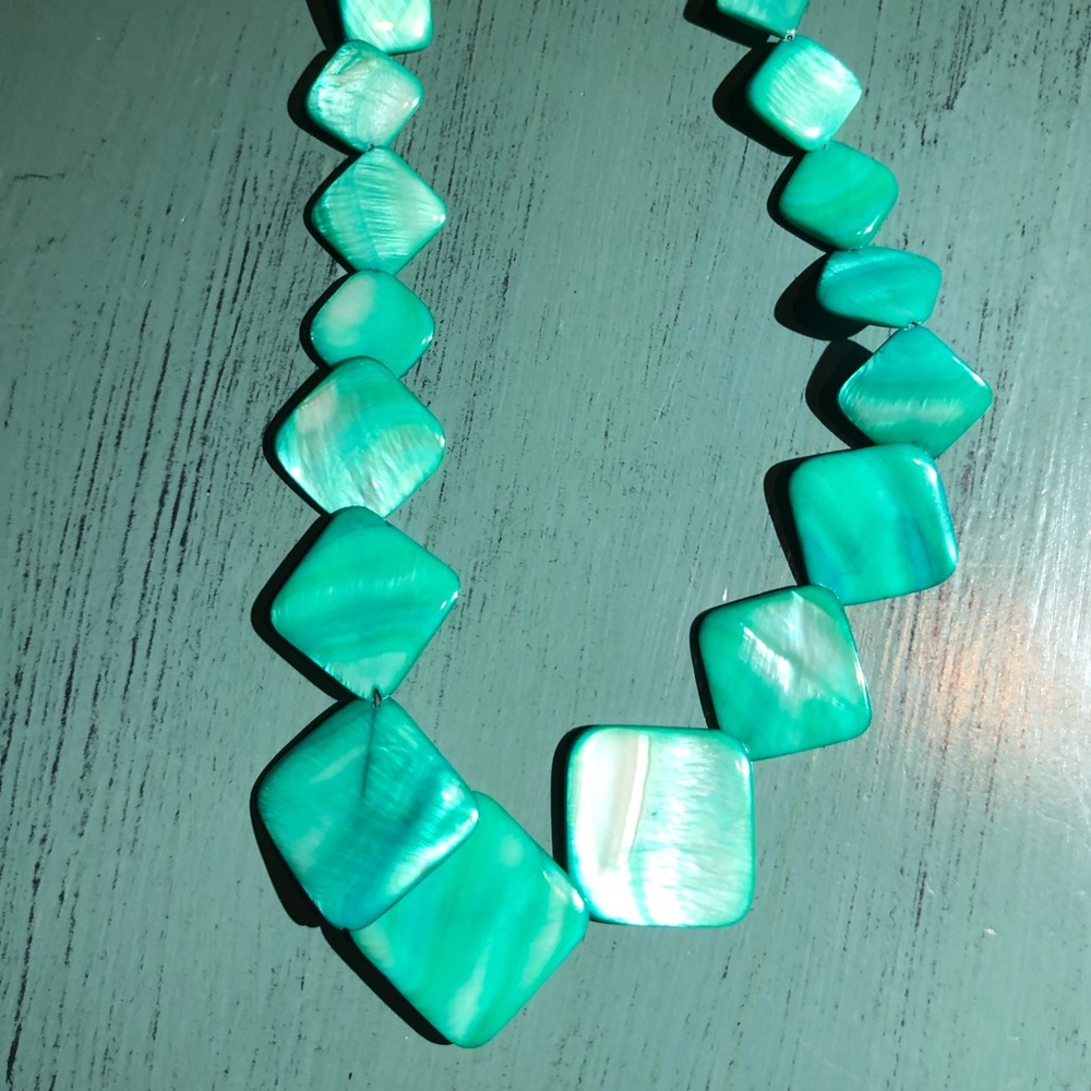 Vintage blue green necklace w/diamond shaped beads